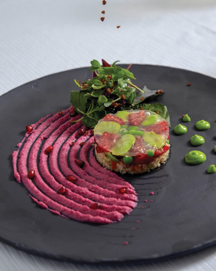 hummus rosa con quinoa y frambuesa