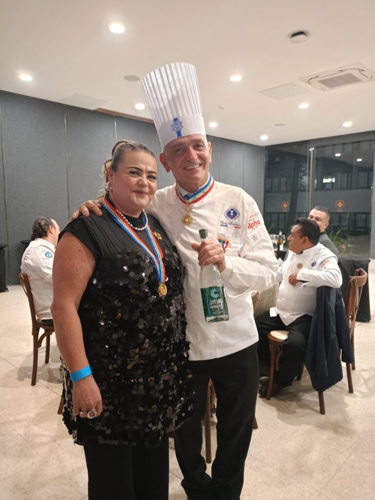 Chef Ileana Gómez López fue reconocida como Mejor Periodista por Club Vatel México