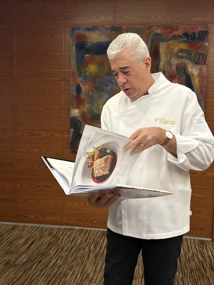 El chef Thierry Blouet presenta su primer libro
